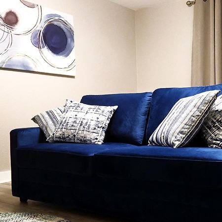 Beautiful Guesthouse, Sleeps 4 - Kitchen, Private Laundry, Ac, Parking, 65' Tv, Close To Stores, Restaurants & Beach Long Beach Eksteriør billede
