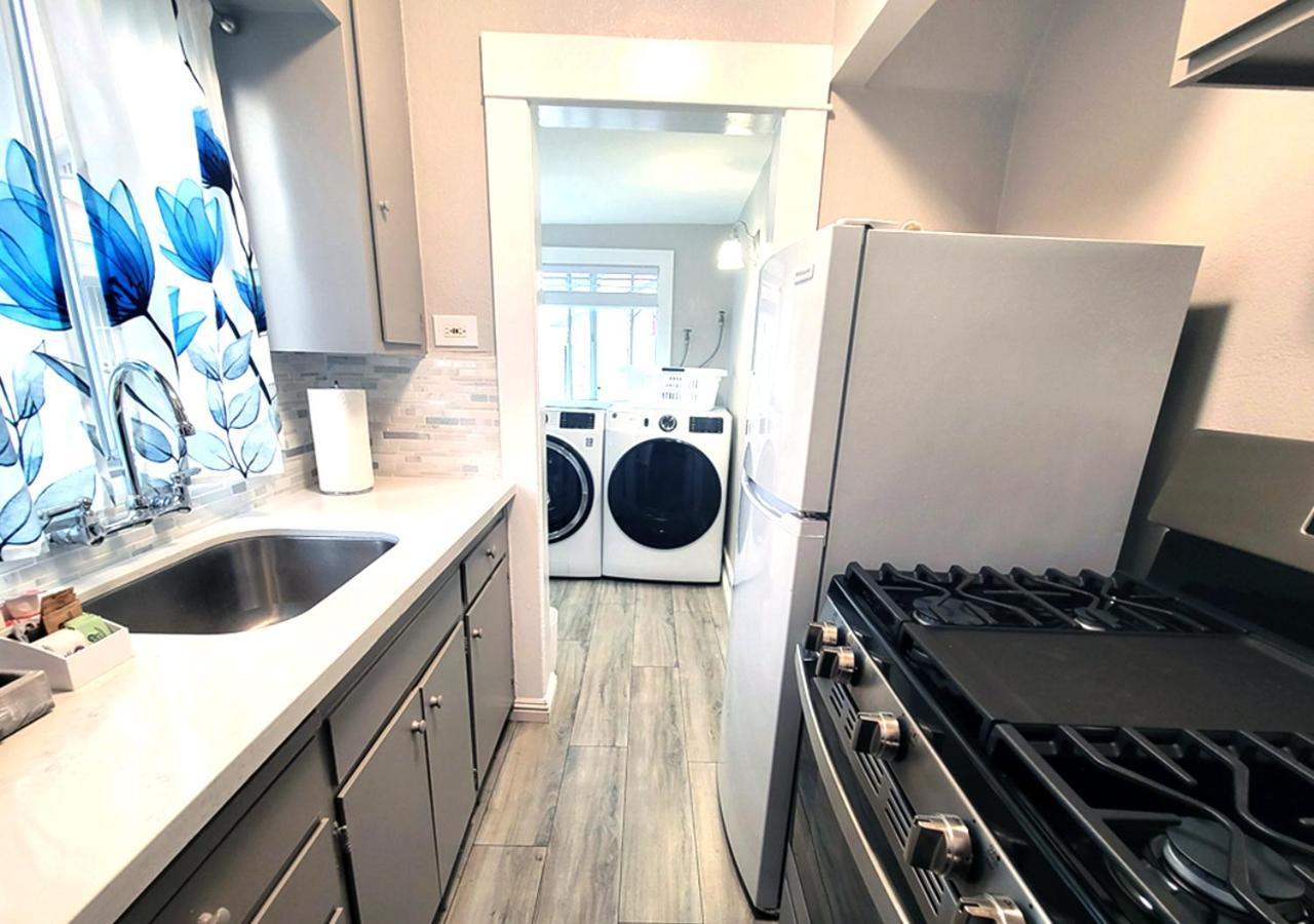 Beautiful Guesthouse, Sleeps 4 - Kitchen, Private Laundry, Ac, Parking, 65' Tv, Close To Stores, Restaurants & Beach Long Beach Eksteriør billede
